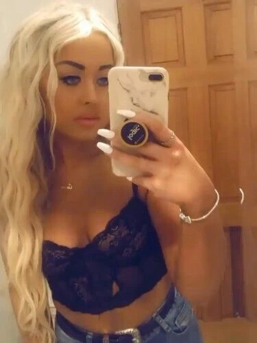 EducatedHottie Profile image 1