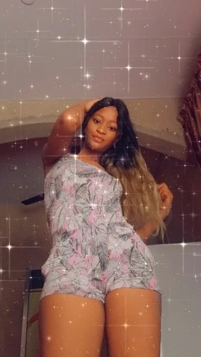 Queenvivi13 Profile image 2