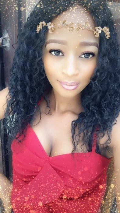 Queenvivi13 Profile image 1