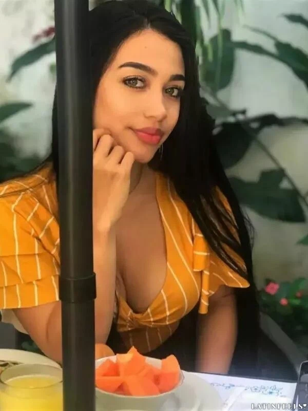 Alisandra Profile image 4