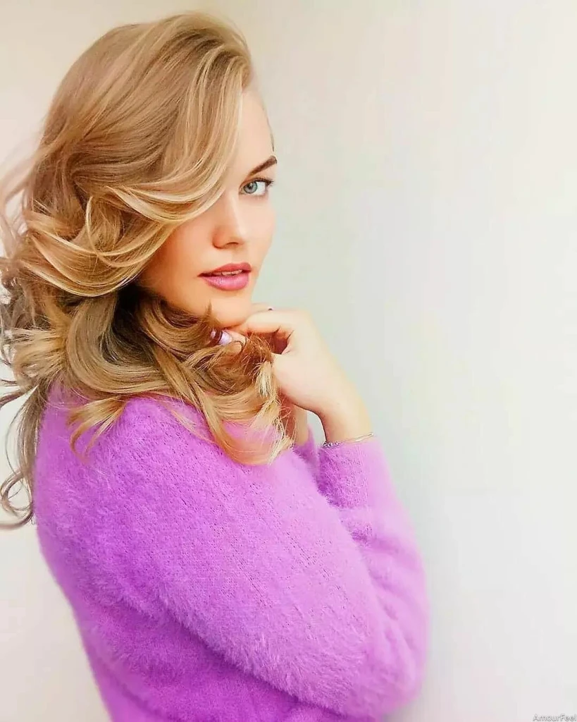 Elena Profile image 2
