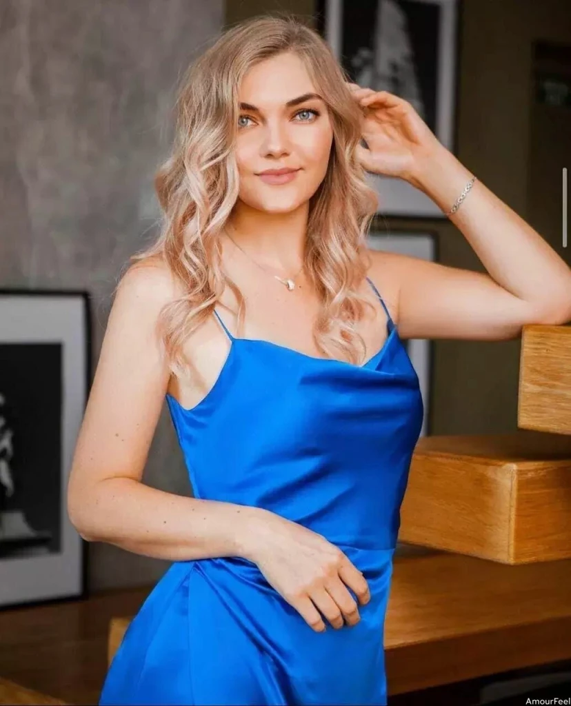 Elena Profile image 4