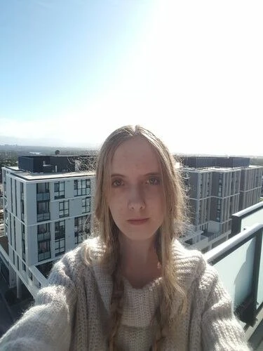 Emilyhandshake Profile image 2