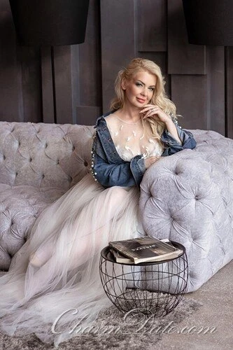 Yanina Profile image 1