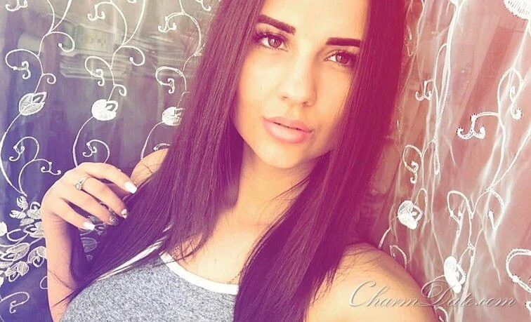 Juli Profile image 1