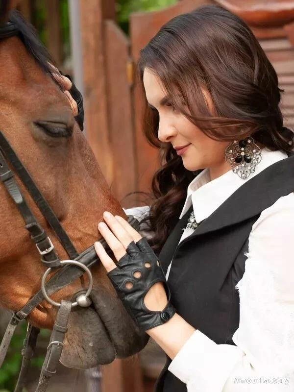 Yana Profile image 3