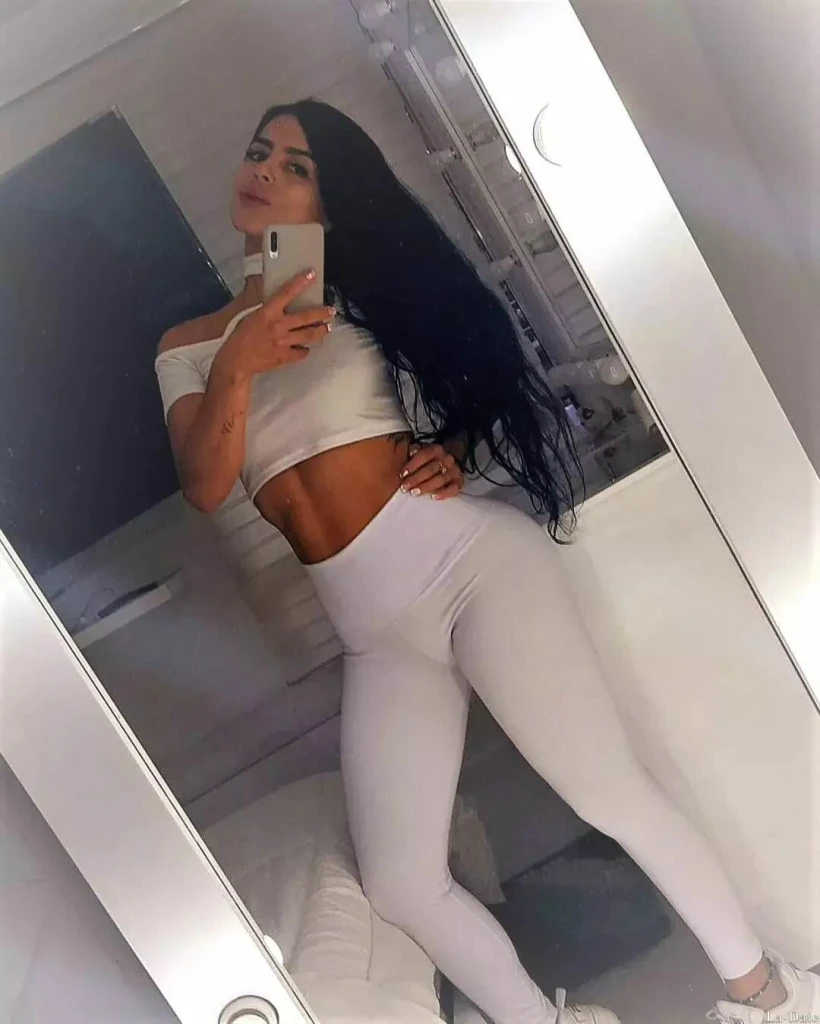 Esperanza Profile image 2