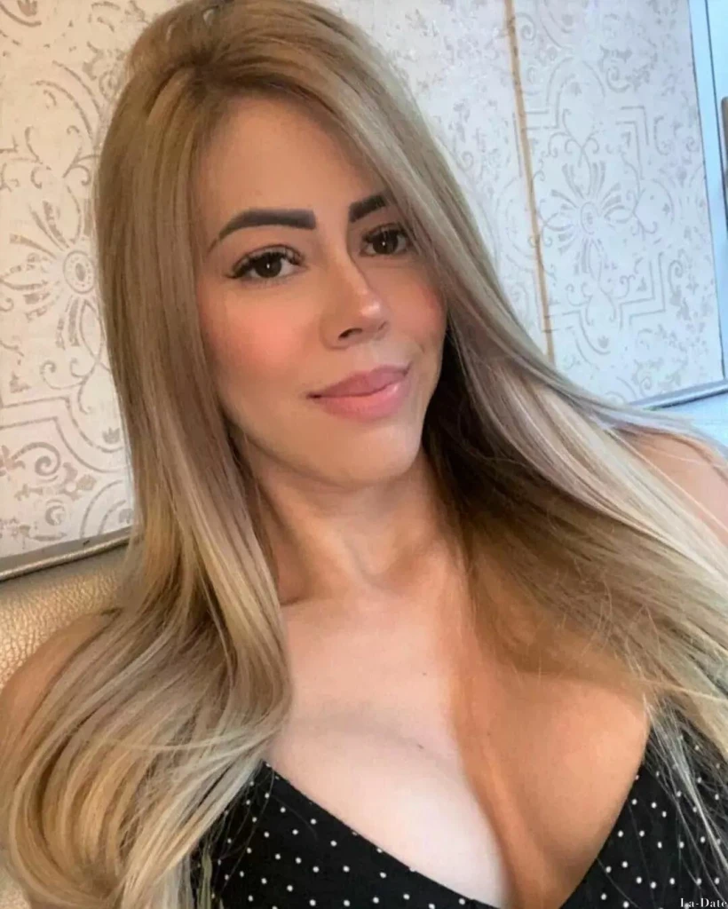 Paula Profile image 4