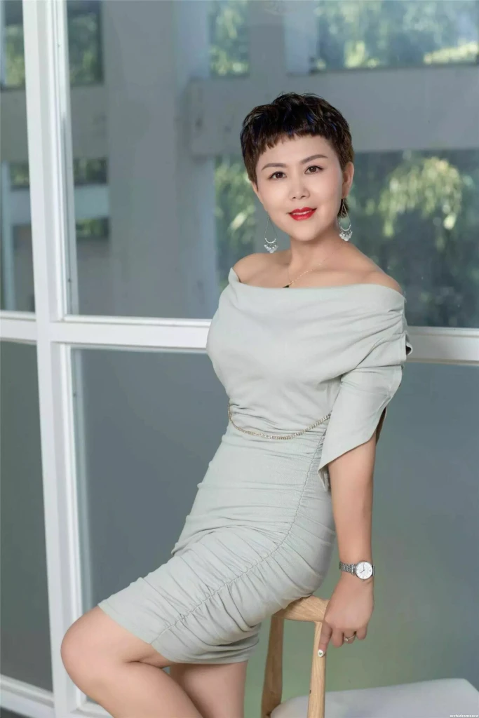 Fengqin Profile image 3