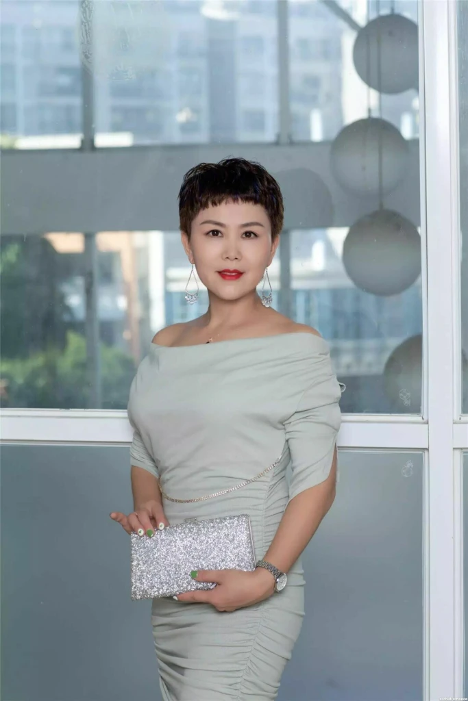 Fengqin Profile image 2