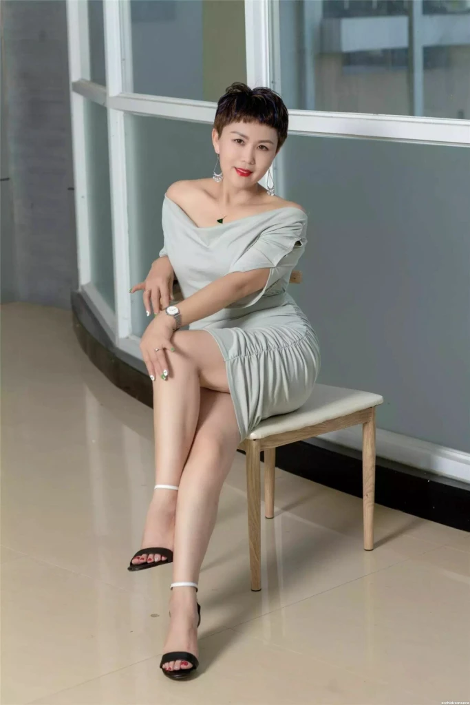 Fengqin Profile image 1